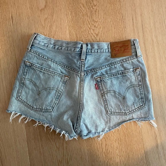 Levi’s Jean shorts - Picture 2 of 2